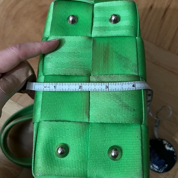 Harvey’s Green Seatbelt Bag - Picture 14 of 14